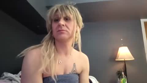 Snapshot of leavemealonex chatting on 01-19-26, 08:51 Control your own trans girl online show from 01-19-26, 08:51