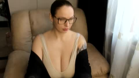 Snapshot of lecherous_wife chatting on 02-25-25, 10:47 Anna online show from 02-25-25, 10:47