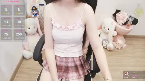 Snapshot of lee_cute18 chatting on 06-18-26, 11:31 Lee online show from 06-18-26, 11:31
