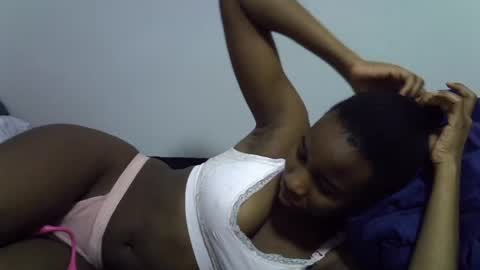 Snapshot of lee_shaz chatting on 06-28-26, 01:00 lee baby online show from 06-28-26, 01:00
