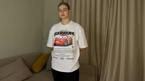 Snapshot of leecapella chatting on 10-19-25, 10:49 Lina online show from 10-19-25, 10:49