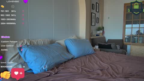 Snapshot of leediseeeex chatting on 12-12-24, 01:53 ELSA AND SAM online show from 12-12-24, 01:53