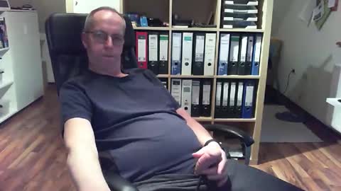 Snapshot of lefti27 chatting on 02-10-26, 03:27 Dave online show from 02-10-26, 03:27