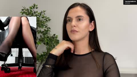 Elle  online show from 10-28-25, 11:36