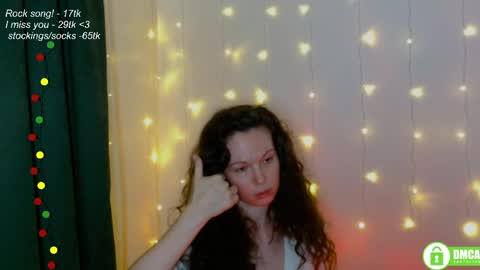 Snapshot of leia_bell chatting on 05-17-26, 07:10 hey Im Leia and I love rock online show from 05-17-26, 07:10