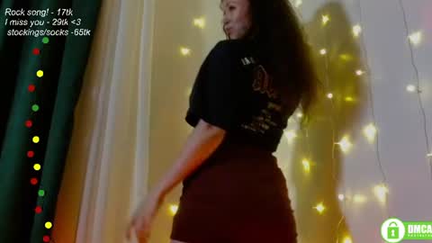 Snapshot of leia_bell chatting on 06-28-26, 07:42 hey Im Leia and I love rock online show from 06-28-26, 07:42