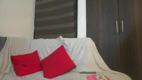 Snapshot of leiaah__ chatting on 05-23-26, 01:33 Leah online show from 05-23-26, 01:33