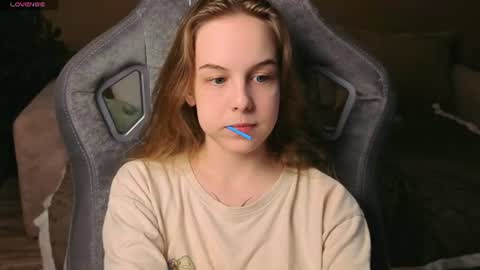 Snapshot of leiamurphy chatting on 06-14-26, 04:20 Leia online show from 06-14-26, 04:20