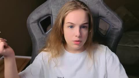 Snapshot of leiamurphy chatting on 06-29-26, 03:12 Leia online show from 06-29-26, 03:12