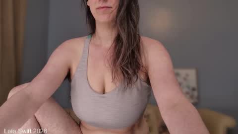 Leia Swift online show from 02-16-26, 05:09