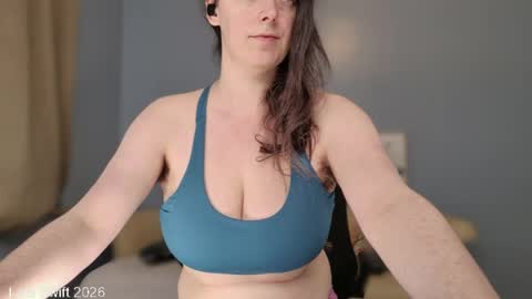 Leia Swift online show from 04-04-26, 01:08