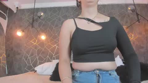 Snapshot of leigh_angels chatting on 06-14-26, 02:24 LEIGH ANGELS online show from 06-14-26, 02:24