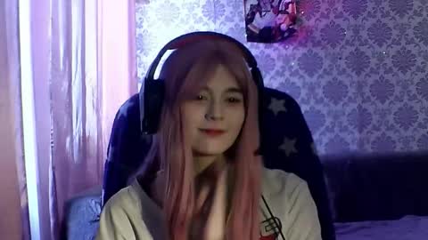 Snapshot of leigharedcross chatting on 02-06-26, 06:29 Viola online show from 02-06-26, 06:29