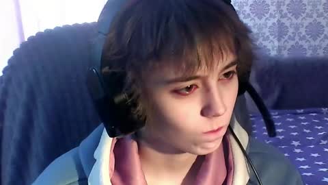 Snapshot of leigharedcross chatting on 02-13-26, 06:20 Viola online show from 02-13-26, 06:20