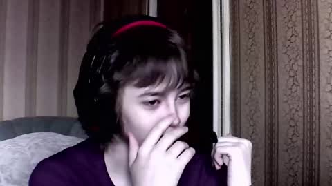 Snapshot of leigharedcross chatting on 03-03-26, 08:42 Viola online show from 03-03-26, 08:42