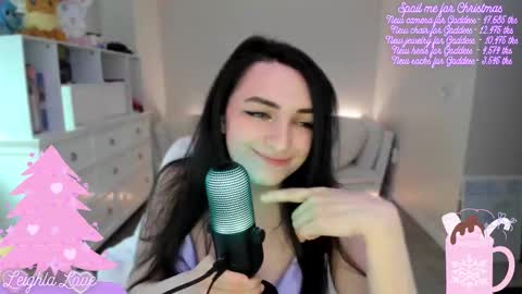 Leighla online show from 12-15-25, 06:56