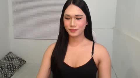 Snapshot of leighs_celine chatting on 02-20-26, 04:51 leighs_celine online show from 02-20-26, 04:51