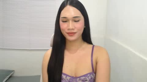 Snapshot of leighs_celine chatting on 04-10-26, 04:12 leighs_celine online show from 04-10-26, 04:12