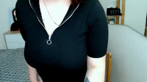 Leila online show from 01-13-26, 05:35