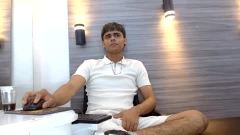 Snapshot of lelehott01 chatting on 06-23-26, 02:53 lelehott01 online show from 06-23-26, 02:53