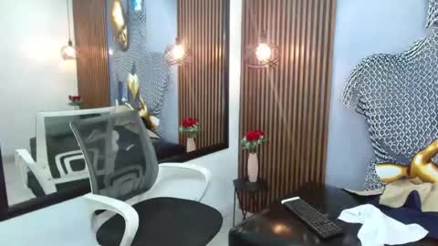 Snapshot of lelehott01 chatting on 06-29-26, 10:15 lelehott01 online show from 06-29-26, 10:15
