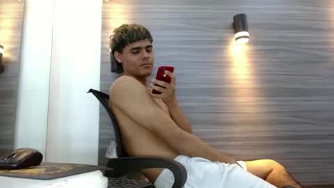 Snapshot of lelehott01 chatting on 07-02-26, 03:23 lelehott01 online show from 07-02-26, 03:23