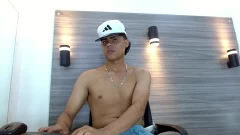 Snapshot of lelehott01 chatting on 07-12-26, 10:17 lelehott01 online show from 07-12-26, 10:17