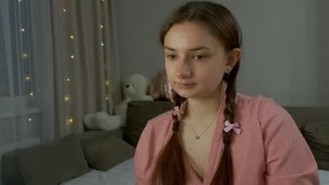 Snapshot of lelia_vibe chatting on 04-27-26, 05:00 Lelia online show from 04-27-26, 05:00