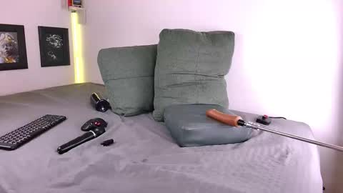 Lenaandwilliam online show from 11-21-25, 07:01