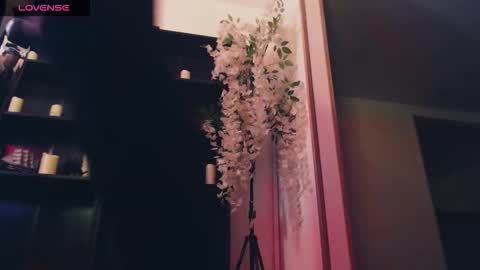 Lenna Kang online show from 12-18-25, 08:15