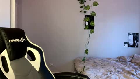 Snapshot of lenitaaufderheide chatting on 06-10-26, 05:45 Veta online show from 06-10-26, 05:45
