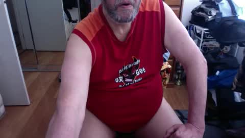 Snapshot of lennyfife chatting on 10-25-25, 11:32 Pussylicker online show from 10-25-25, 11:32
