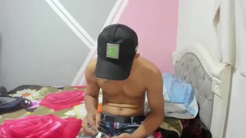 Snapshot of lenuam_and_tiffany chatting on 02-06-25, 02:22 lenuam_and_tiffany online show from 02-06-25, 02:22