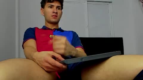 Snapshot of leo183877 chatting on 05-11-26, 04:40 leo183877 online show from 05-11-26, 04:40