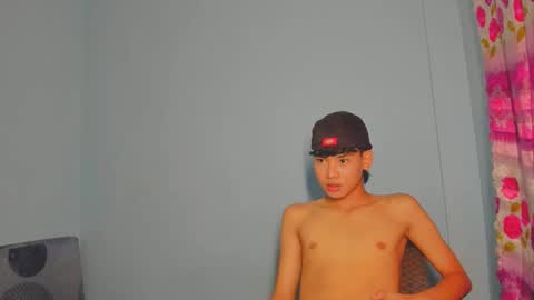 Snapshot of leo_hottiesexyasian chatting on 10-04-25, 02:15 Leo online show from 10-04-25, 02:15
