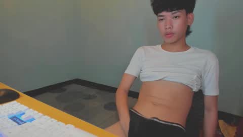 Snapshot of leo_hottiesexyasian chatting on 10-05-25, 02:59 Leo online show from 10-05-25, 02:59