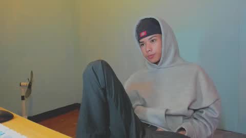 Snapshot of leo_hottiesexyasian chatting on 10-07-25, 03:42 Leo online show from 10-07-25, 03:42
