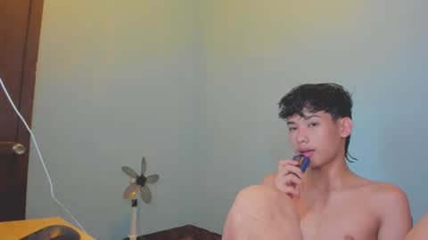 Snapshot of leo_hottiesexyasian chatting on 10-09-25, 03:54 Leo online show from 10-09-25, 03:54