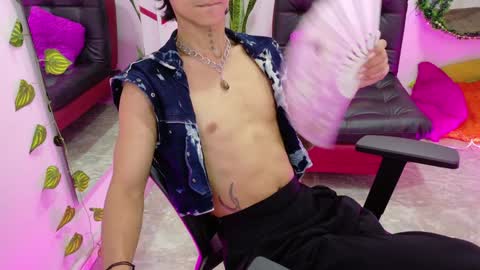 Snapshot of leoadamss chatting on 12-19-24, 01:40 Leo online show from 12-19-24, 01:40