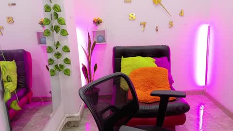 Snapshot of leoadamss chatting on 01-15-25, 02:24 Leo online show from 01-15-25, 02:24