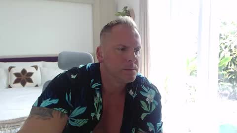 TheBigLeo online show from 10-27-25, 03:43