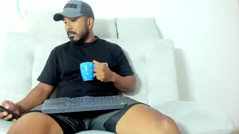 Snapshot of leocarter_ chatting on 06-20-26, 01:14 leo online show from 06-20-26, 01:14