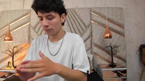 Snapshot of leofeniix chatting on 02-22-26, 03:40 Leo online show from 02-22-26, 03:40