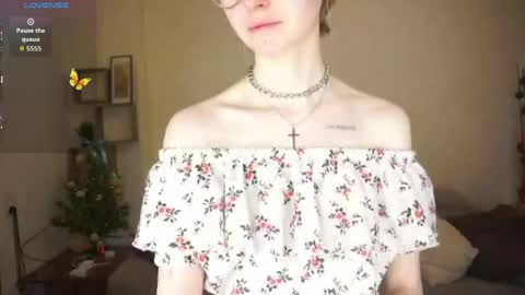 Hello Im Roxy Im just starting my journey here so lets get acquainted online show from 04-15-26, 06:04