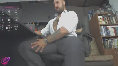 Leon online show from 02-12-26, 04:24