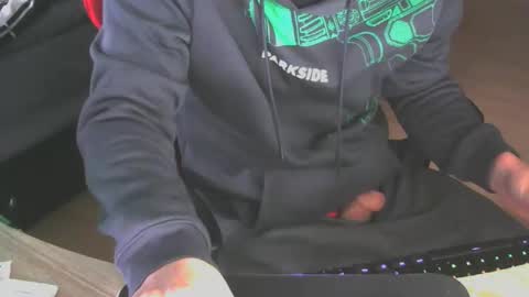 Lele 97 online show from 10-15-25, 08:25