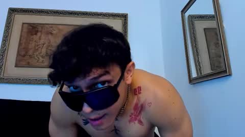 Snapshot of leon_connor chatting on 10-04-25, 07:45 Leon Connor online show from 10-04-25, 07:45