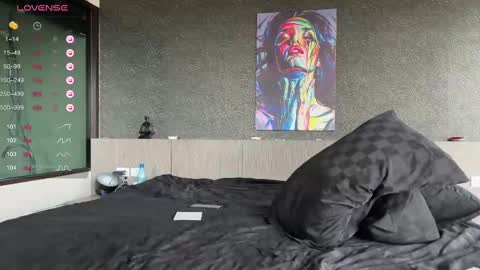 Leon online show from 02-24-25, 01:24