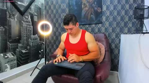 Leon Smoron online show from 12-20-25, 01:45