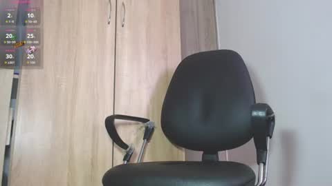 Snapshot of leonal_oconer chatting on 06-18-26, 06:23 iam leonal online show from 06-18-26, 06:23